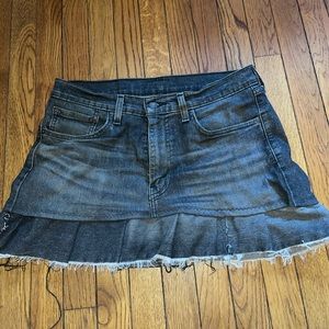 Levi’s denim jean skirt dark grey ruffled bottom
